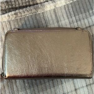 Sak wallet with pocket for phone